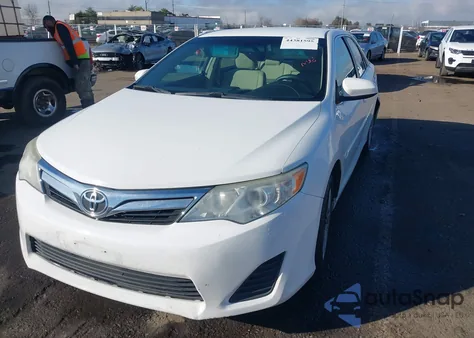 2014 Toyota Camry Le z USA, uszkodzony, nr VIN 4T4BF1FK6ER362342